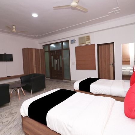 Super Capital O Esscon House Near Payal Cinema Hotel Gurgaon Buitenkant foto