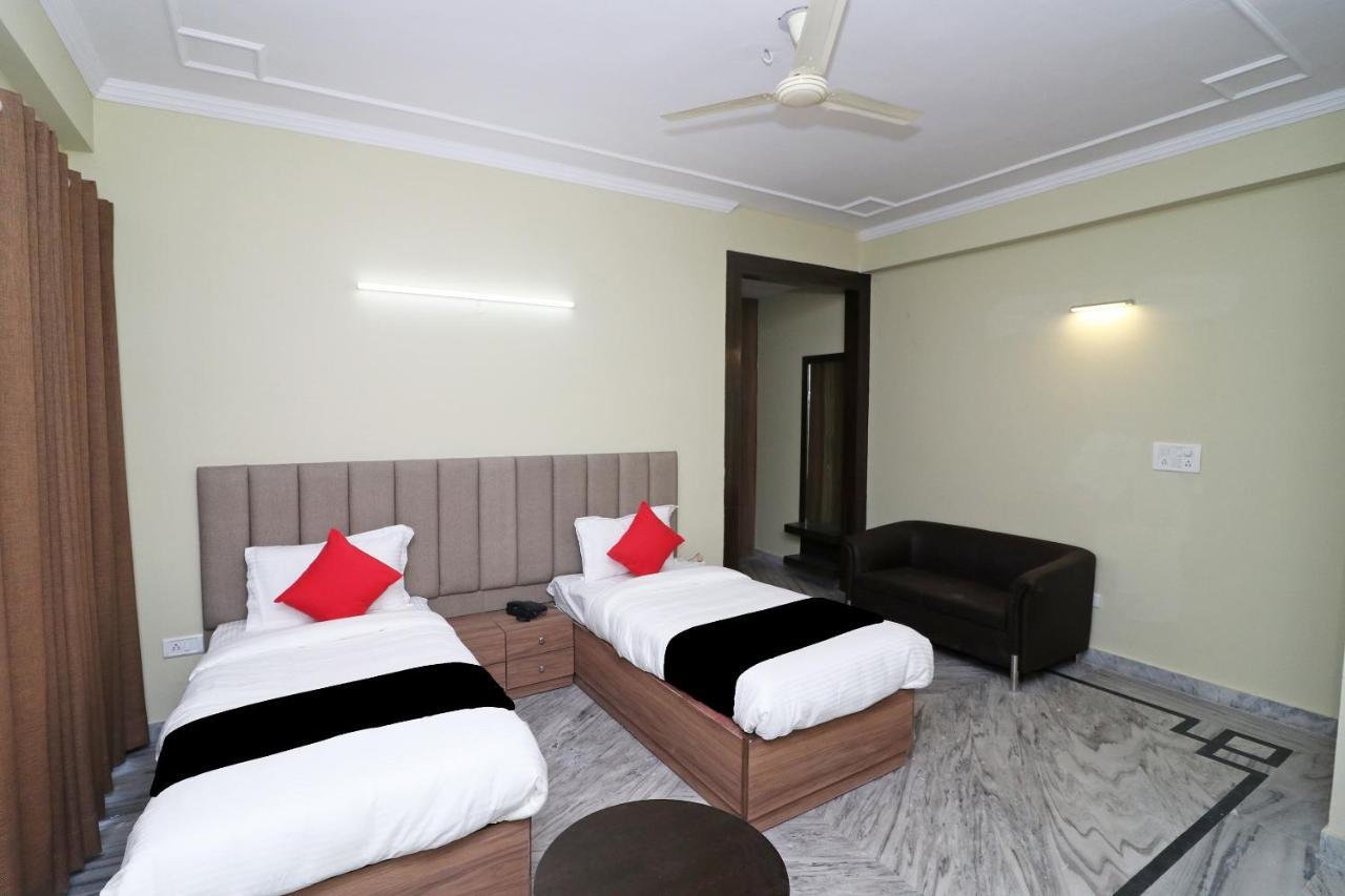 Super Capital O Esscon House Near Payal Cinema Hotel Gurgaon Buitenkant foto
