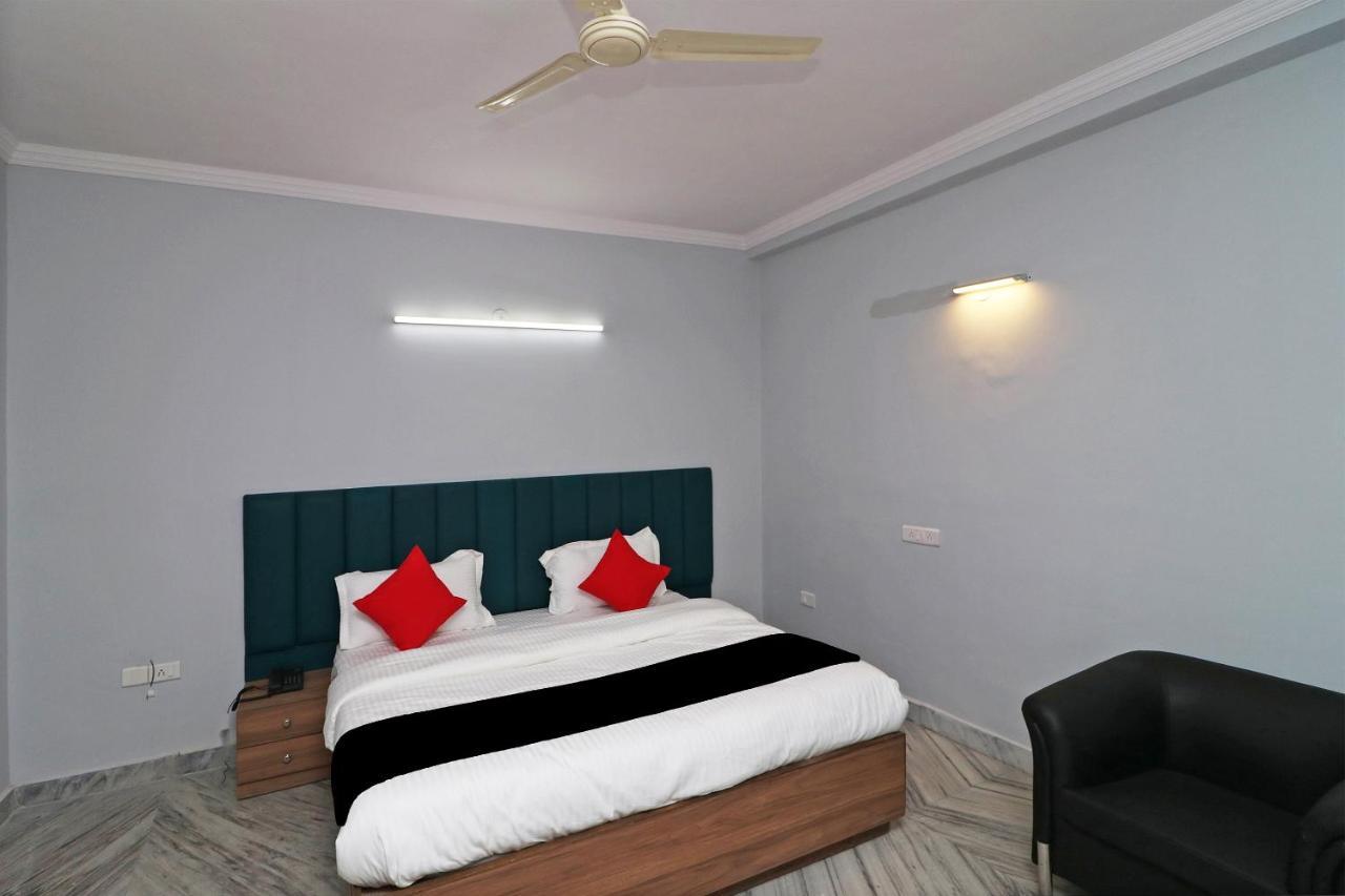 Super Capital O Esscon House Near Payal Cinema Hotel Gurgaon Buitenkant foto