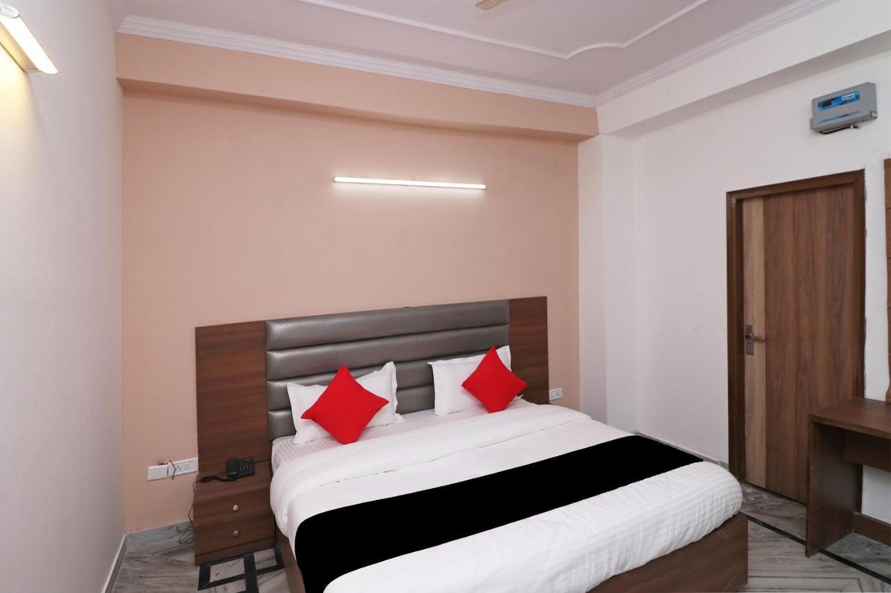 Super Capital O Esscon House Near Payal Cinema Hotel Gurgaon Buitenkant foto