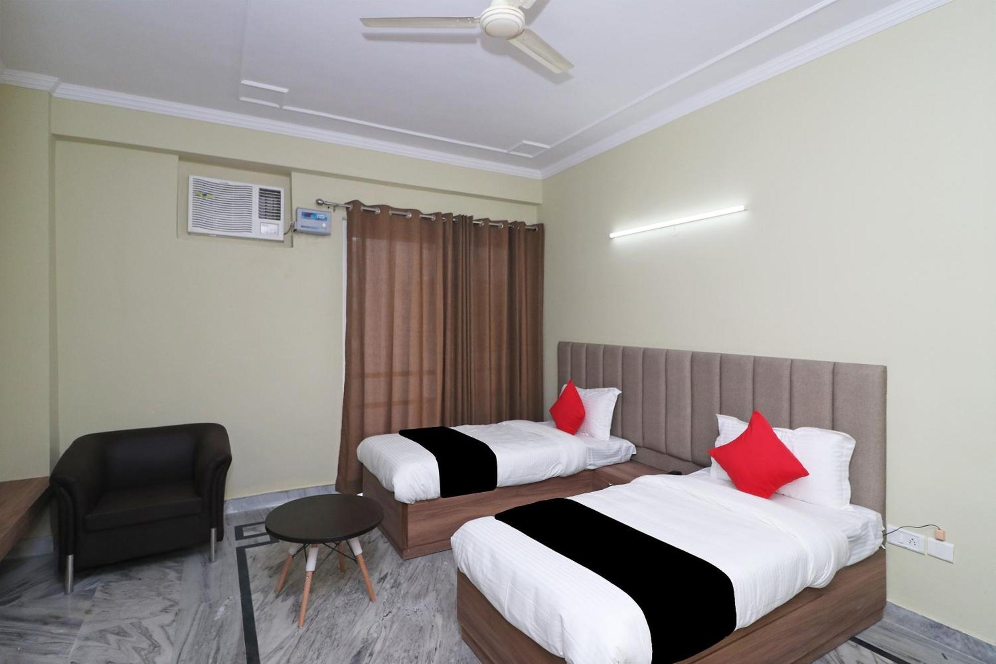 Super Capital O Esscon House Near Payal Cinema Hotel Gurgaon Buitenkant foto