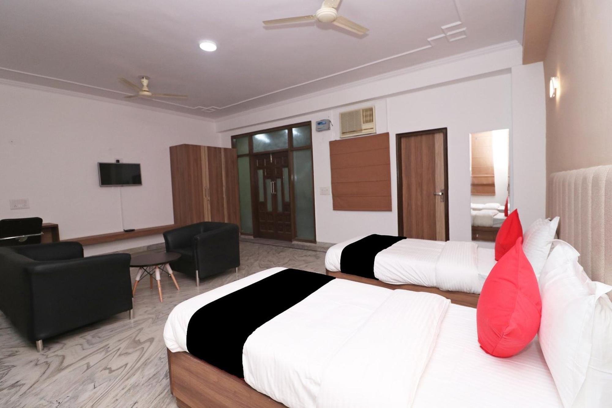 Super Capital O Esscon House Near Payal Cinema Hotel Gurgaon Buitenkant foto